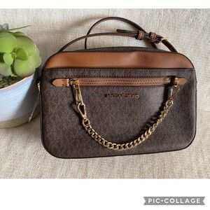 ✨🆕✨New Michael Kors Crossbody Bag